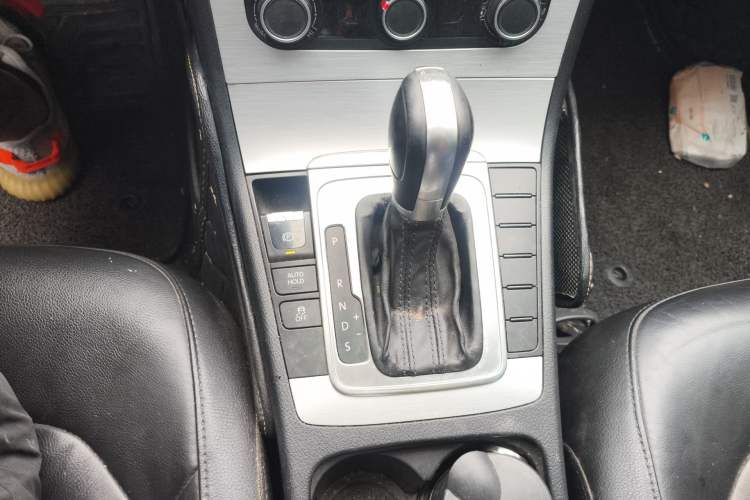 Used Volkswagen Magotan 2015 1.8TSI Comfort Model Gear Lever