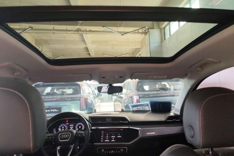 Used Audi Q3 2019 35 TFSI Advanced Dynamic Edition
