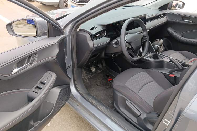 Used Roewe i5 2026 Model 1.5L Manual Comfort Version Driver Seat