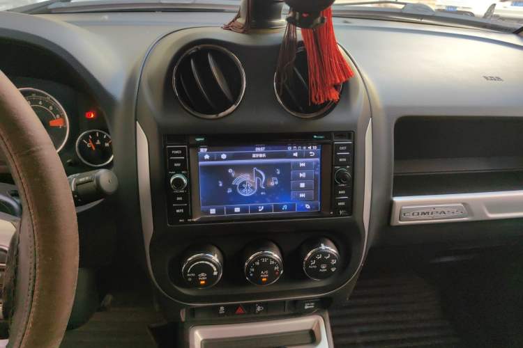 Used Jeep Compass 2014 Revised Version 2.4L Four-Wheel Drive Comfort Edition Audio And AC Panel