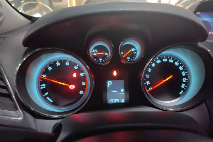 Used Buick Encore 2015 1.4T Automatic Two-Wheel Drive Urban Leading Model Instrument Cluster