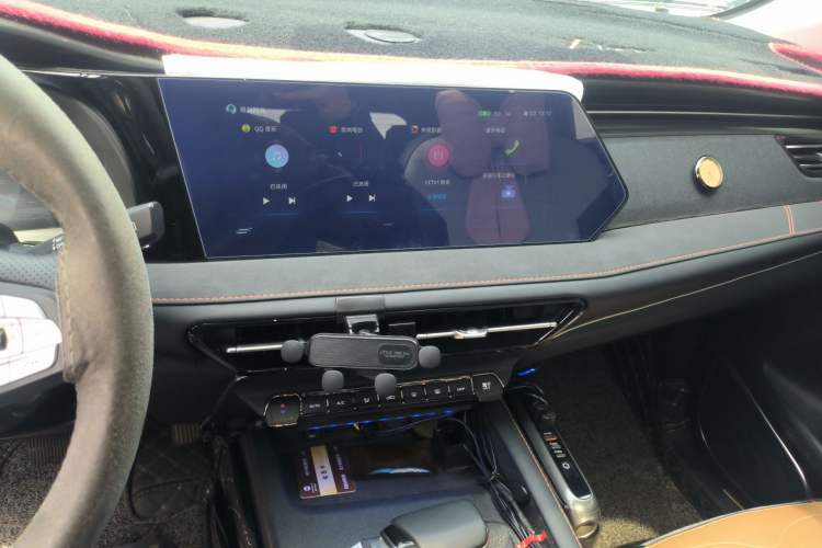 Used CHANGAN OSHAN X7 PLUS 2022 1.5T Blue Whale Edition Automatic Prestige 7-Seater Audio And AC Panel