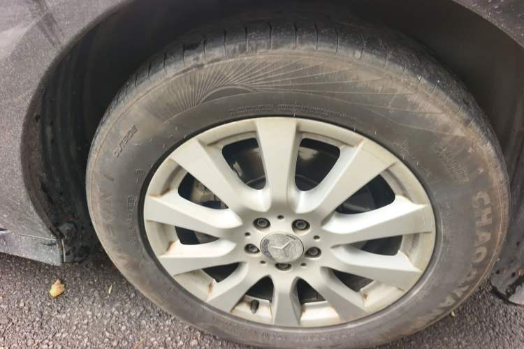 Used Mercedes-Benz R-Class 2011 R 300 L Business Model Right Front Wheel Hub