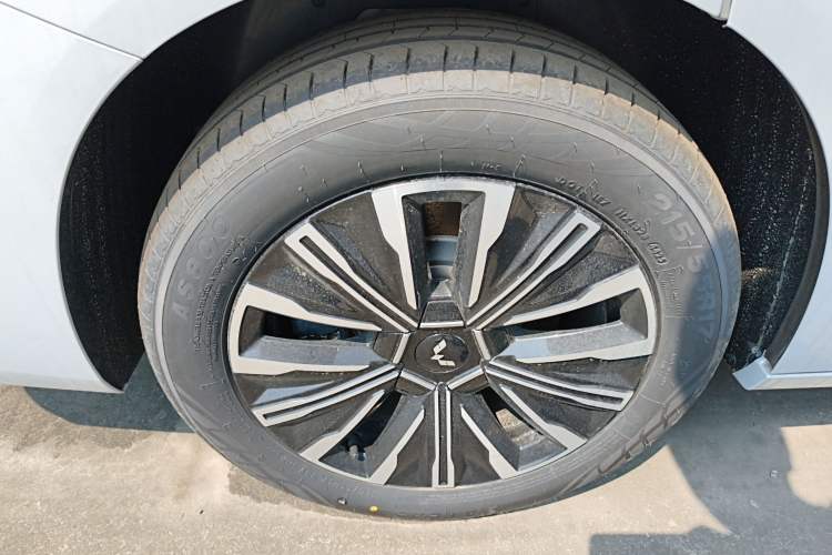 Used Wuling Starlight 730 2025 Model Pure Electric 500km Luxury Edition
