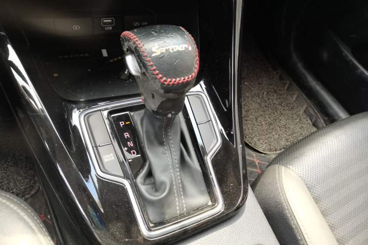 Used Kia Sportage R 2018 2.0L Automatic Smart Luxury Version China V Standard Gear Lever