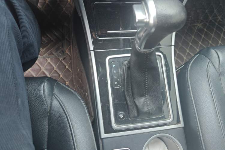 Used Haval H2 2016 Red-Label 1.5T Automatic Two-Wheel Drive Luxury Model Gear Lever