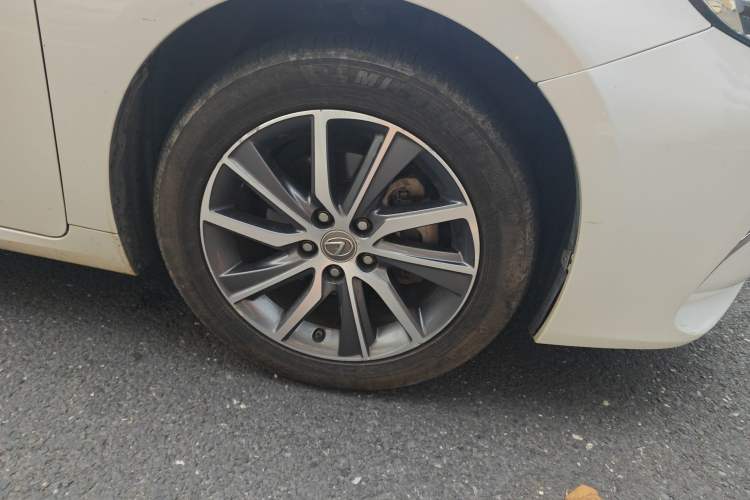 Used Lexus ES 2015 300h Comfort Edition Right Front Wheel Hub