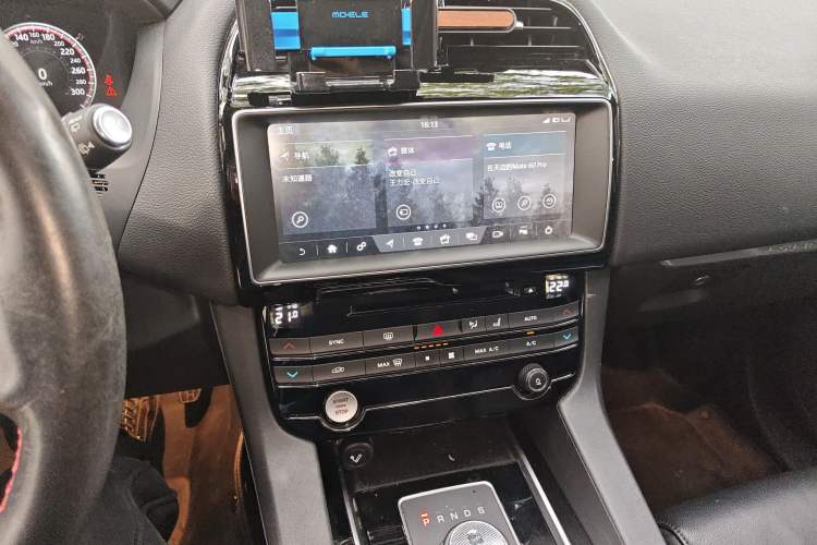 Used Jaguar F-PACE 2018 2.0T Two-Wheel Drive Urban Deluxe Edition
