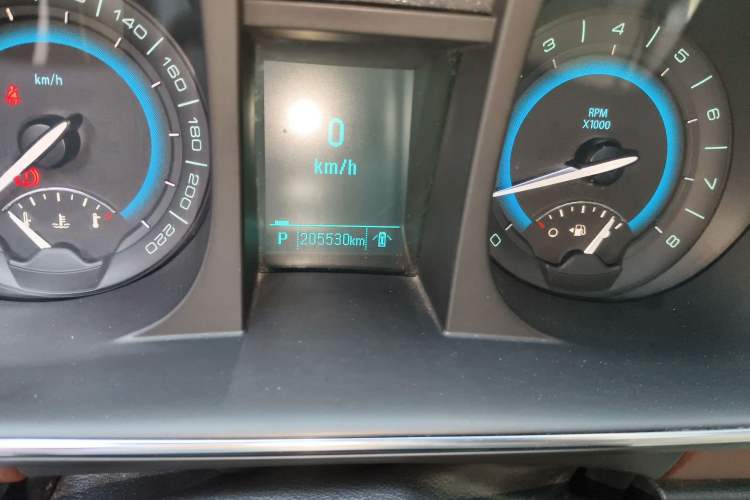 Used Buick GL8 2014 3.0L GT Luxury Business Haoya Edition Odometer Close Up