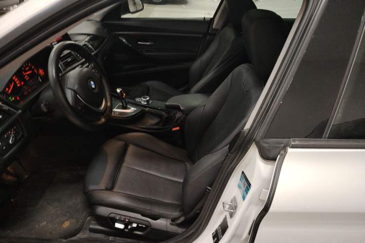 Used BMW 3 Series GT 2019 320i Sport Edition Left Front Seat