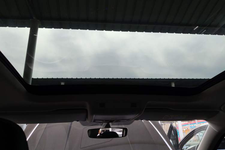 Used Volkswagen Tayron 2022 280TSI Two-Wheel Drive Luxury Smart Connectivity Version Headliner