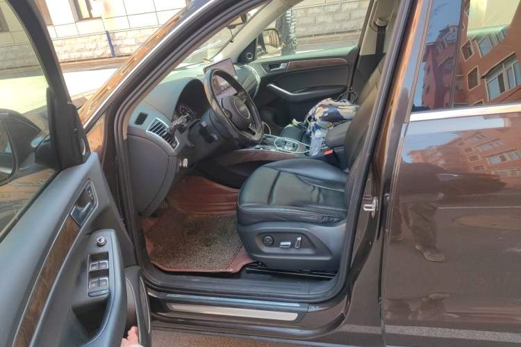 Used Audi Q5 2015 40 TFSI Comfort Model Left Front Seat