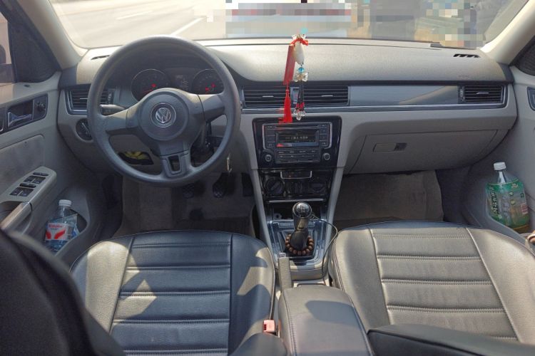 Used Volkswagen Bora 2013 1.6L Manual Fashion Edition Center Console