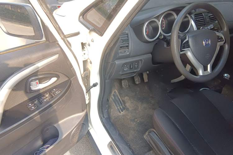 Used CHANGAN CX20 2014 1.4L Manual Sunroof Navigation Version – China IV Standard
