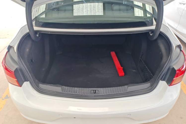 Used Buick Verano 2015 Sedan 20T Dual-Clutch Leading Model Trunk