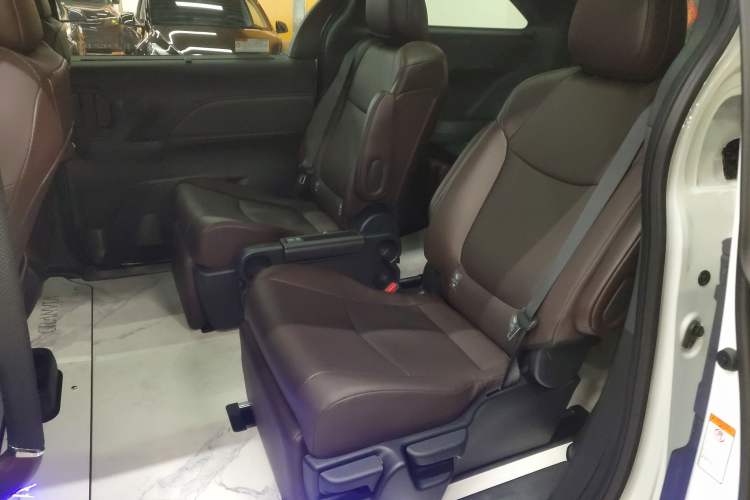 Used Toyota Granvia 2024 2.5L Hybrid Prestige PLUS Four-Wheel Drive Version
