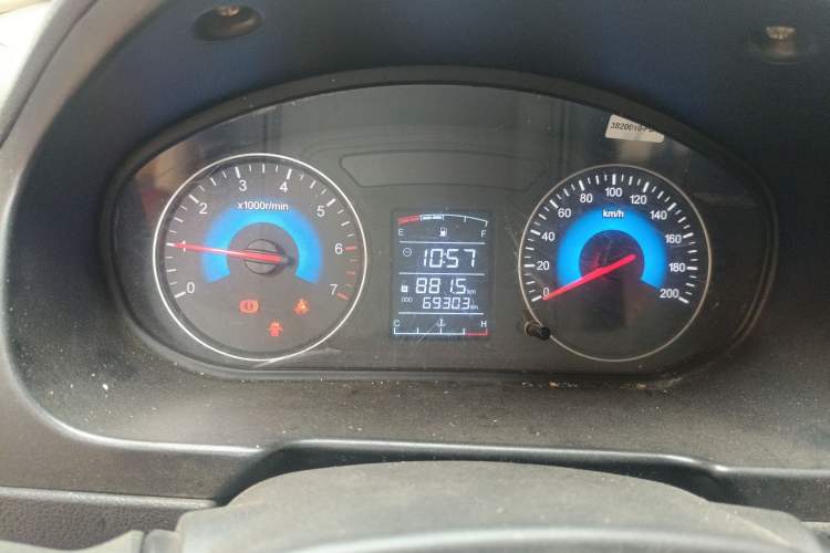 Used Dongfeng Fengon 360 2015 1.5L Manual Comfort 7-Seater China IV Standard Instrument Cluster