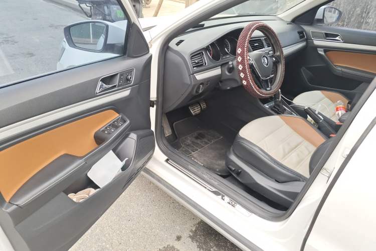 Used Volkswagen Cross Lavida 2017 230TSI DSG Luxury Edition
