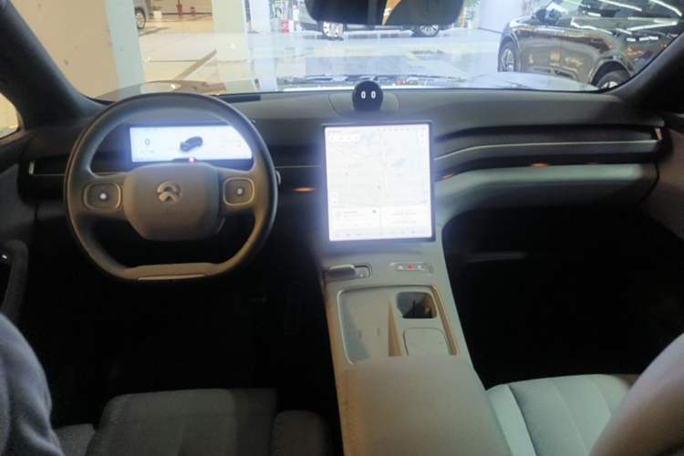 Used Nio ES8 2023 75 kWh Executive Edition Center Console
