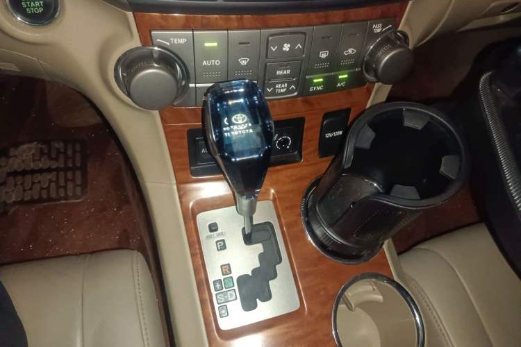 Used Toyota Highlander 2009 3.5L 4x4 7-Seater Supreme Edition Gear Lever