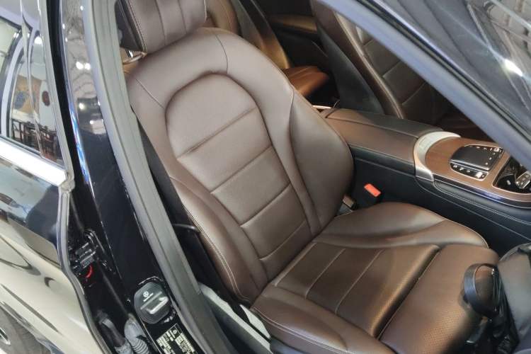 Used Mercedes-Benz GLC 2020 Facelift GLC 260 L 4MATIC Luxury Edition
