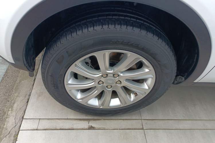 Used Land Rover Discovery Sport 2019 240 PS SE Version China VI Standard Left Front Wheel Hub