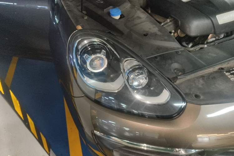 Used Porsche Cayenne 2015 Cayenne 3.0T Right Front Headlight