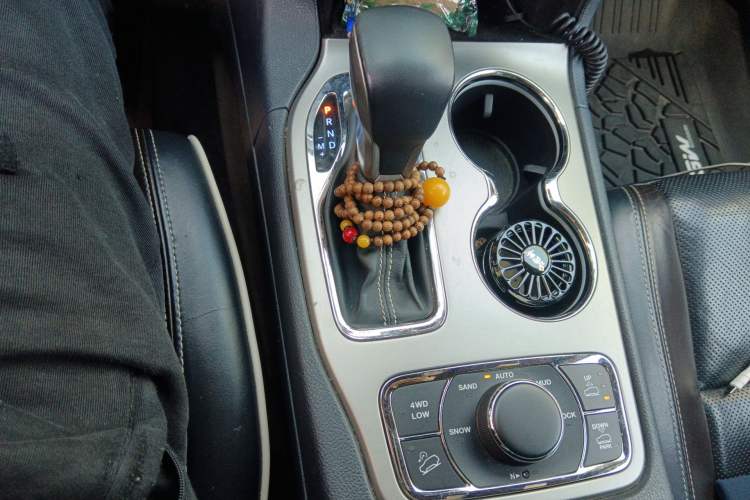 Used Jeep Grand Cherokee 2016 3.6L Luxury Navigation Edition Gear Lever