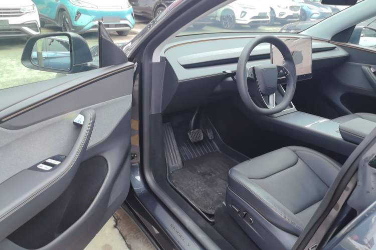 Used Tesla Model Y 2025 Rear-Wheel-Drive Version Driver Seat