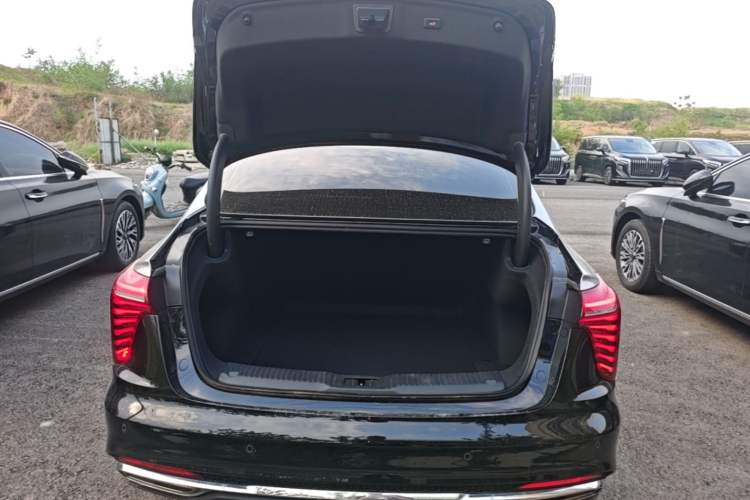 Used Hongqi H5 2025 2.0T Automatic Flag Edition – 500 000 Units Commemorative Version