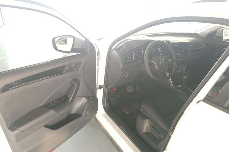 Used Volkswagen T-ROC 2021 280TSI DSG Two-Wheel Drive Comfort Connect Edition