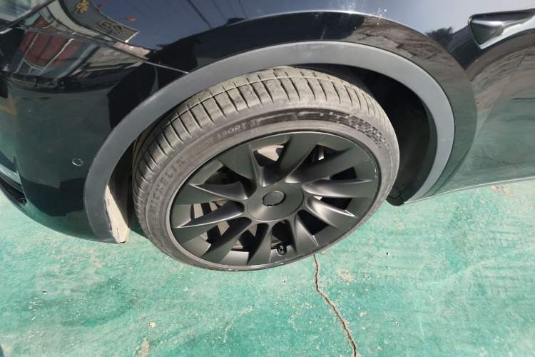 Used Tesla Model Y 2023 Long-Range All-Wheel-Drive Version
