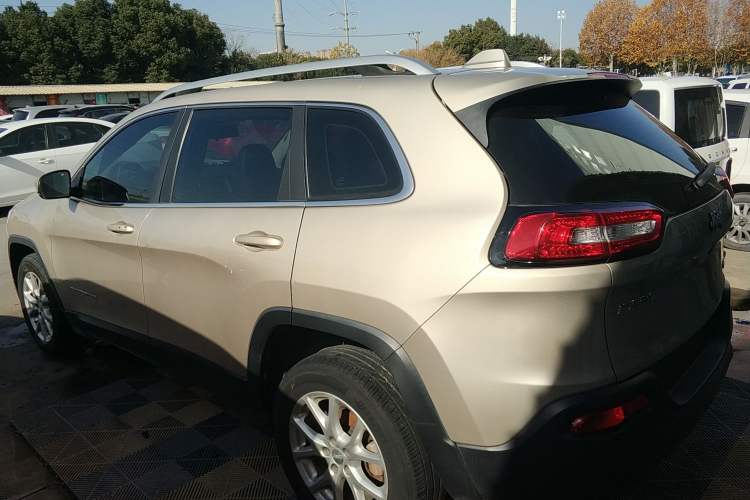 Used Jeep Cherokee 2016 2.0L Superior Edition