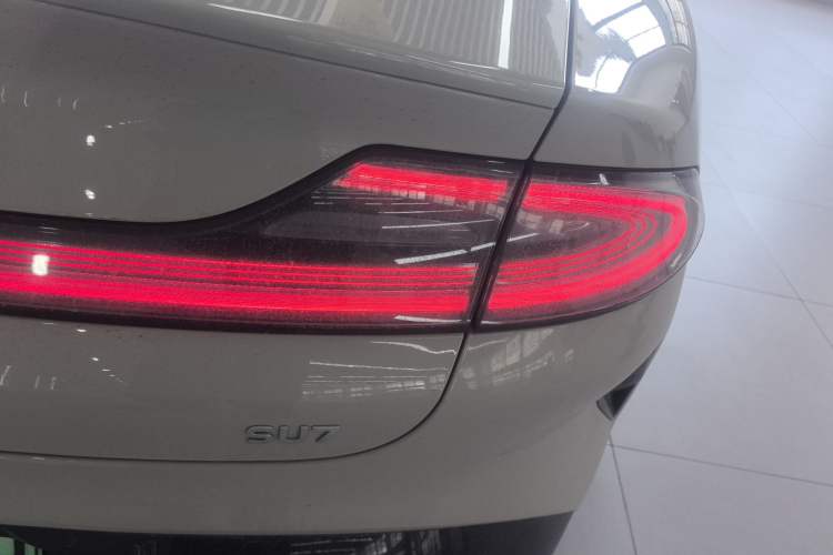 Used Xiaomi Auto SU7 2024 Rear-Drive Long-Range Intelligent Driving Version