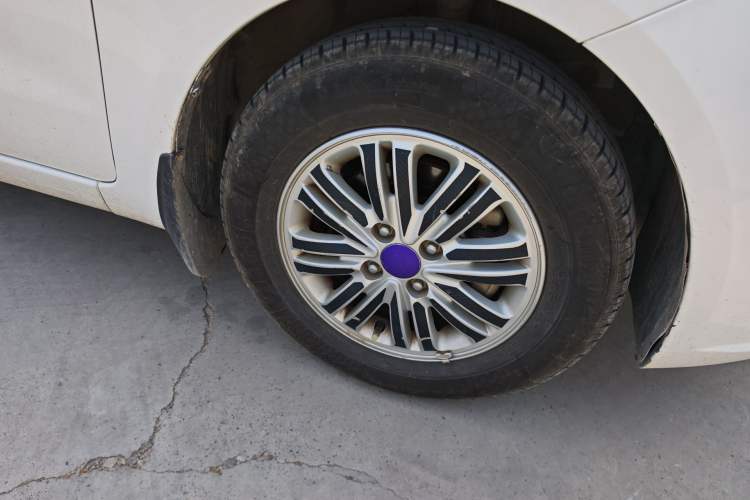 Used Kia K2 2012 Sedan 1.4L MT GLS Commemorative Edition Right Front Wheel Hub