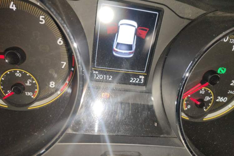 Used Volkswagen Tiguan L 2019 Updated Version 330TSI Automatic Two-Wheel Drive Panoramic Comfort Edition China VI Standard Odometer Close Up