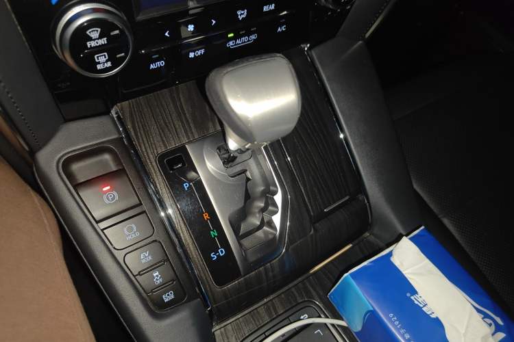 Used Lexus LM 2020 300h Seven-Seat Elegant Edition Gear Lever