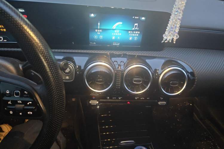 Used Mercedes-Benz A-Class 2019 A 180 L Audio And AC Panel