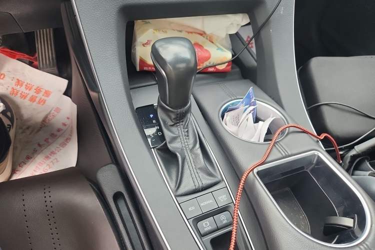 Used Toyota Avalon 2019 2.5L Touring Premium Version China VI Standard Gear Lever