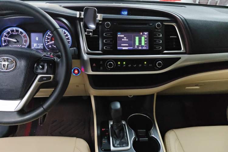 Used Toyota Highlander 2017 2.0T Four-Wheel Drive Elite Edition 7-Seater Audio And AC Panel