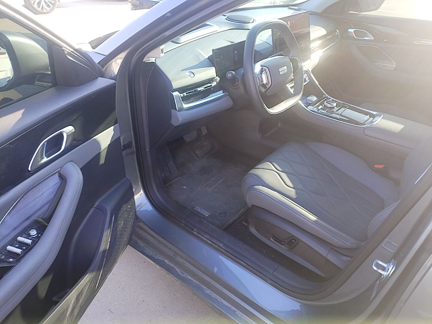 Geely Galaxy A7 2025 Model EM-i 150km Exploration+ Edition — снимка 18