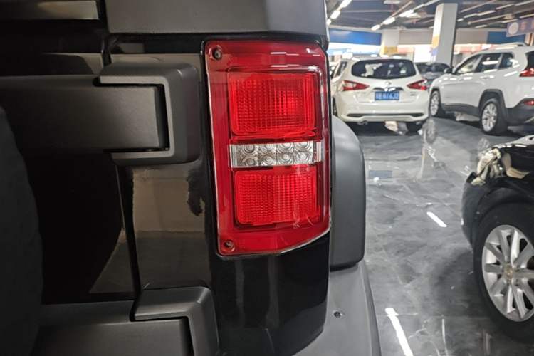 Used BAIC Off-Road BJ40 2016 40L 2.3T Automatic All-Wheel Drive Premium Edition Right Rear Taillight