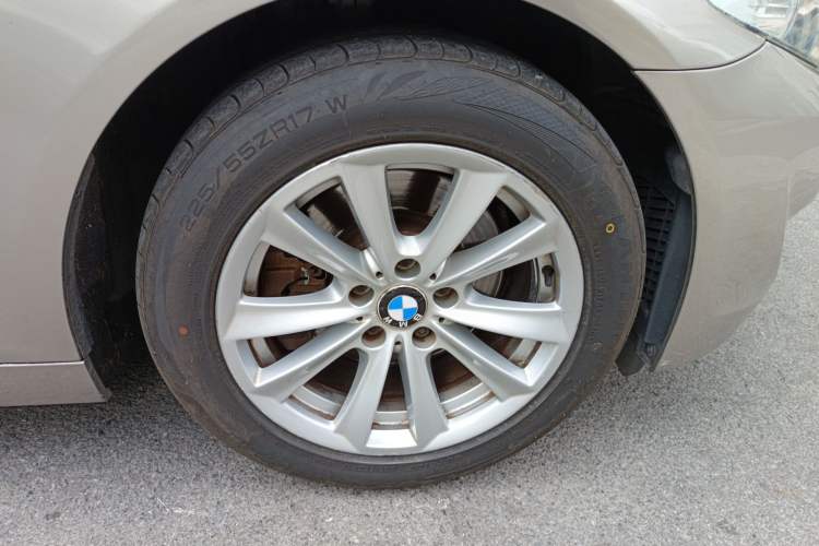 Used BMW 5 Series 2013 520Li Elegant Edition Right Front Wheel Hub