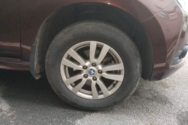 Used Venucia T70 2015 2.0L CVT Smart Edition Right Front Wheel Hub