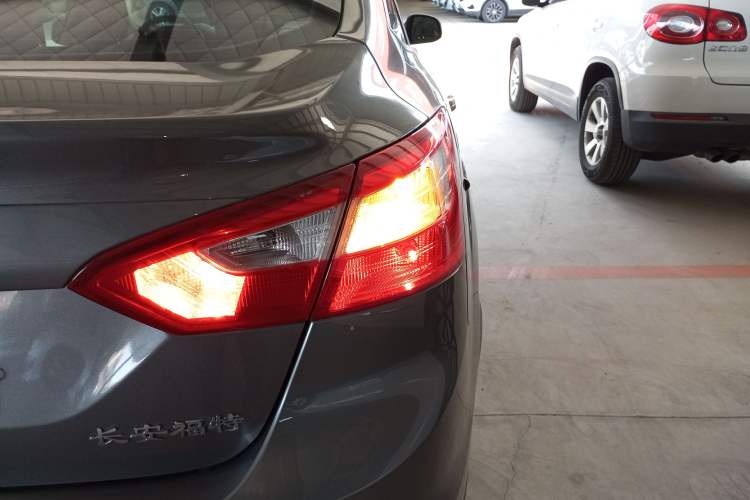 Used Ford Focus 2012 Sedan 1.6L Manual Comfort Model
