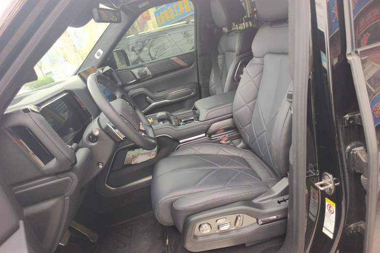 Used Formula Leopard 8 2025 Smart & Brave Flagship Edition 7 Seats