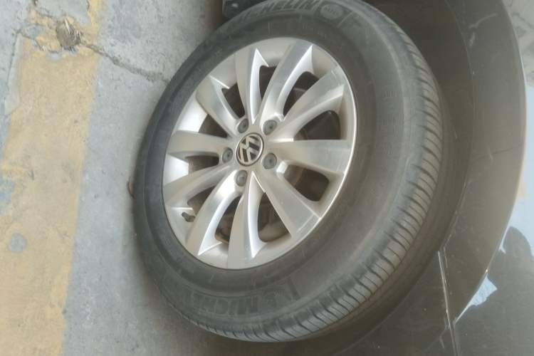 Used Volkswagen Passat 2015 1.8TSI DSG Prestige Edition Right Front Wheel Hub