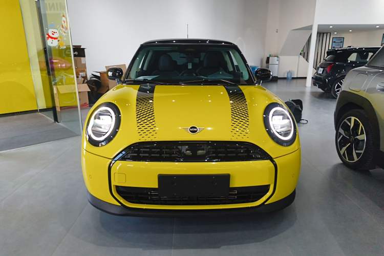 Used MINI MINI 2025 1.5T COOPER Classic Edition