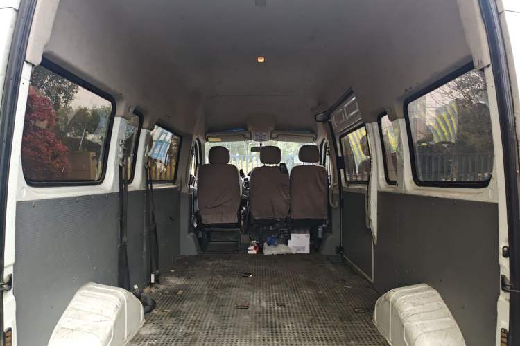 Used SAIC MAXUS Xintu V80 2019 2.5T Classic Model 6-Speed Manual – Aoyuntong Modified Version with Long Wheelbase High Roof and 7 Seating Capacity
