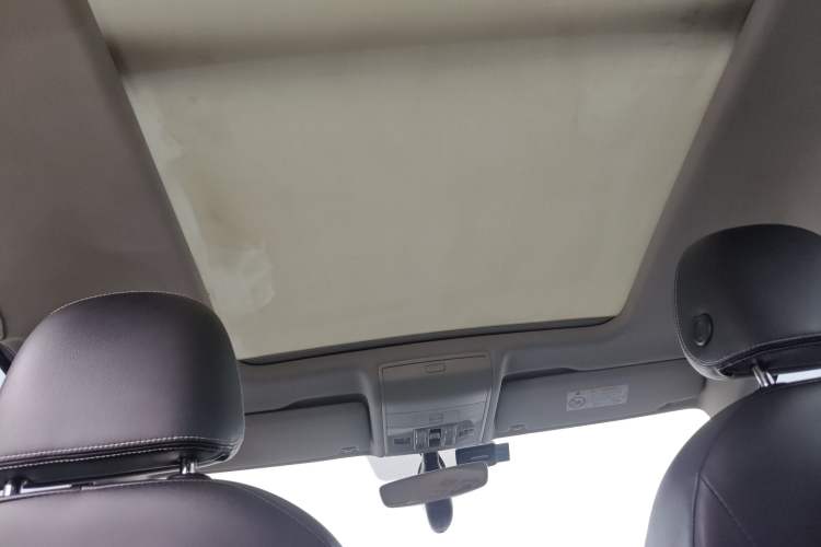 Used Volkswagen Tiguan L 2019 330TSI Automatic Two-Wheel Drive Smart Luxury Version China VI Standard Headliner